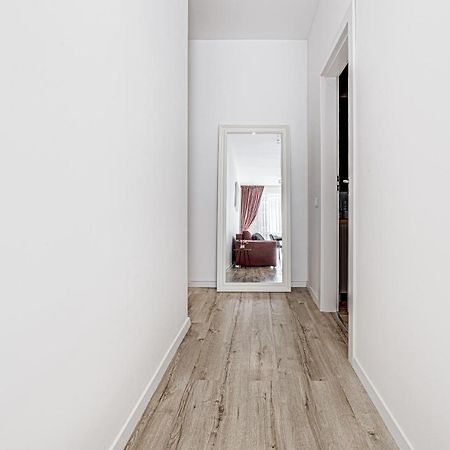 Elegant Apartment Near Afi & Atrium Mall アラド エクステリア 写真