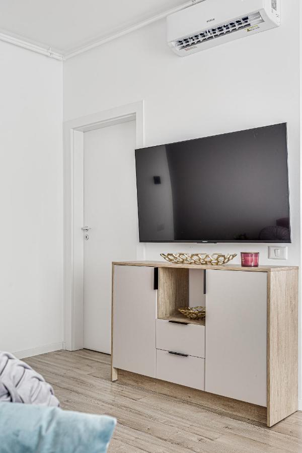 Elegant Apartment Near Afi & Atrium Mall アラド エクステリア 写真