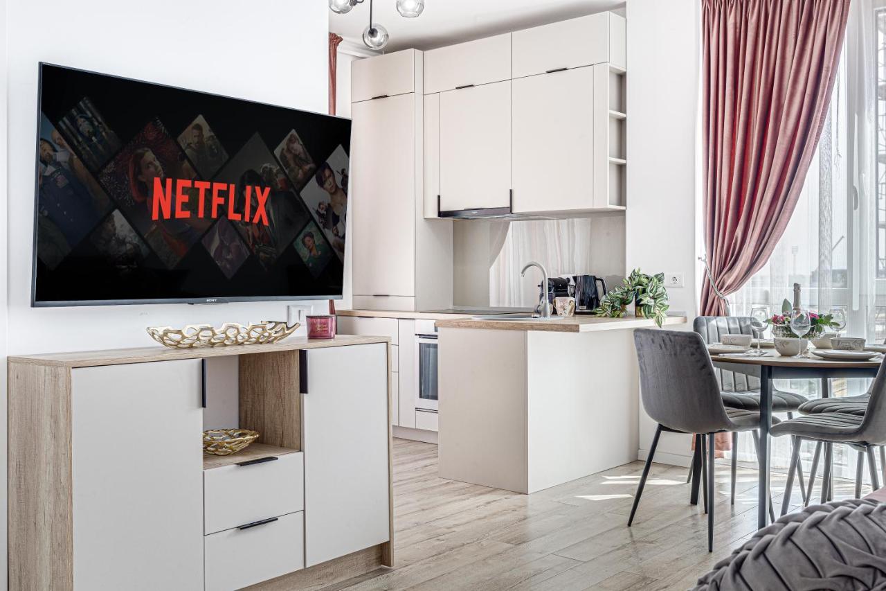 Elegant Apartment Near Afi & Atrium Mall アラド エクステリア 写真