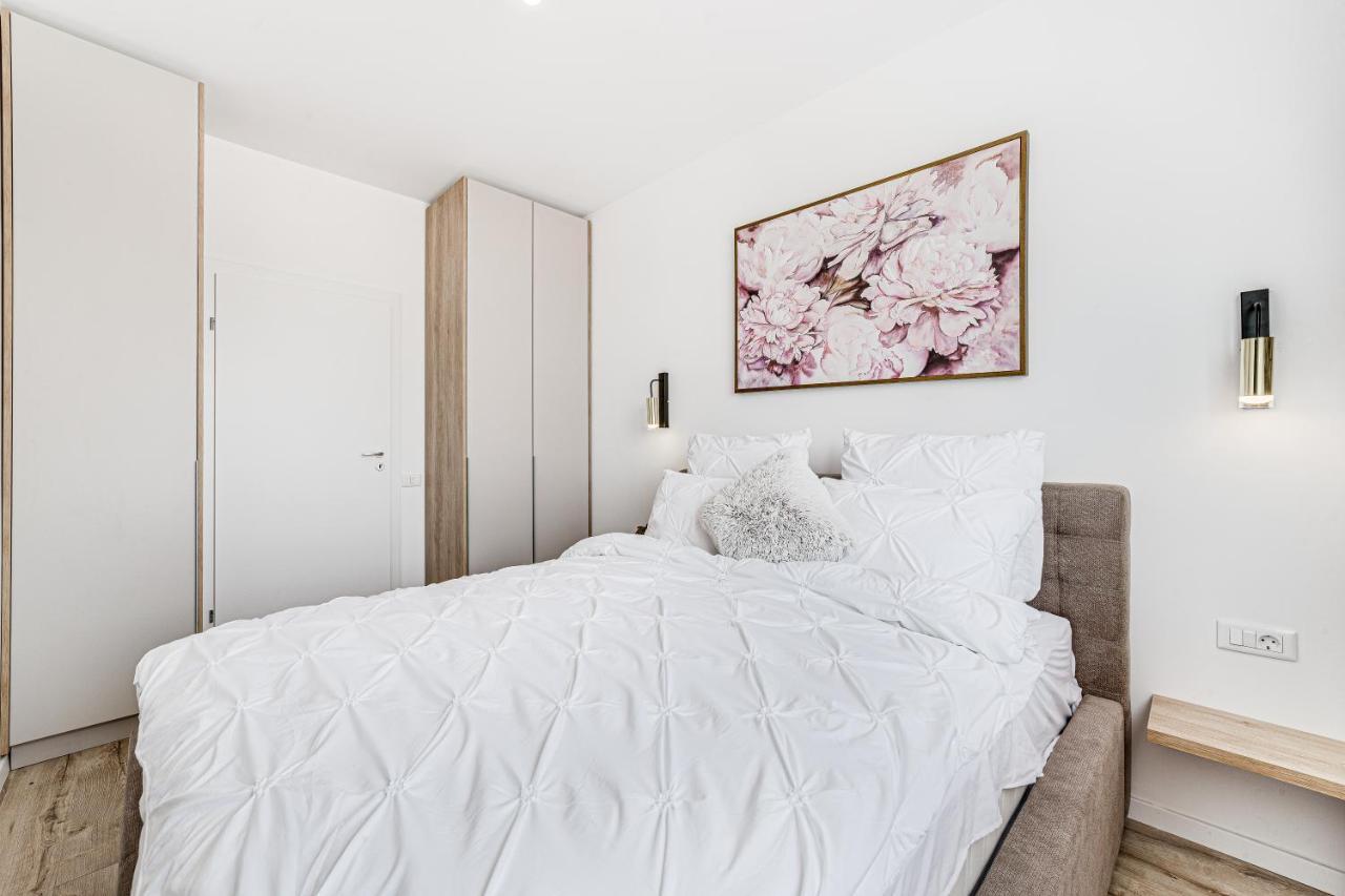 Elegant Apartment Near Afi & Atrium Mall アラド エクステリア 写真