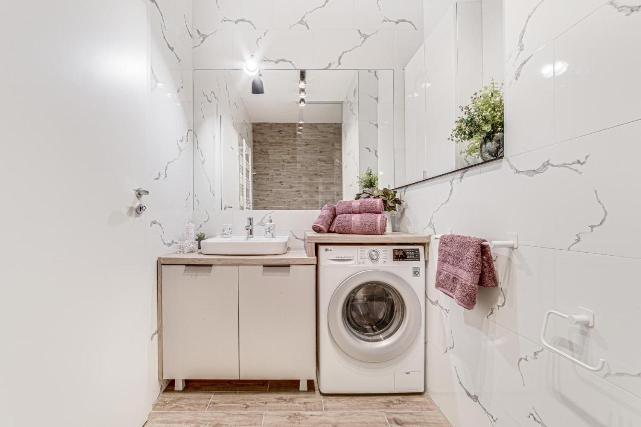 Elegant Apartment Near Afi & Atrium Mall アラド エクステリア 写真