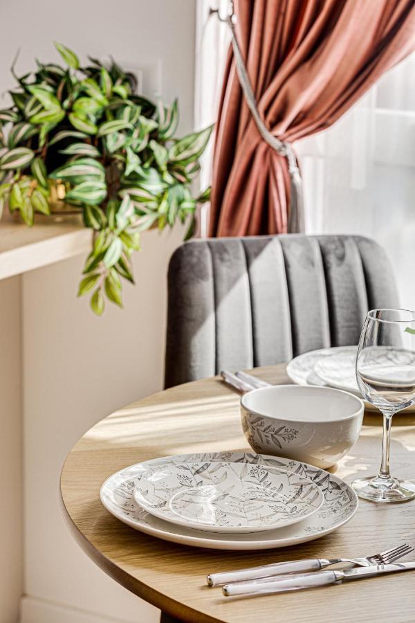 Elegant Apartment Near Afi & Atrium Mall アラド エクステリア 写真