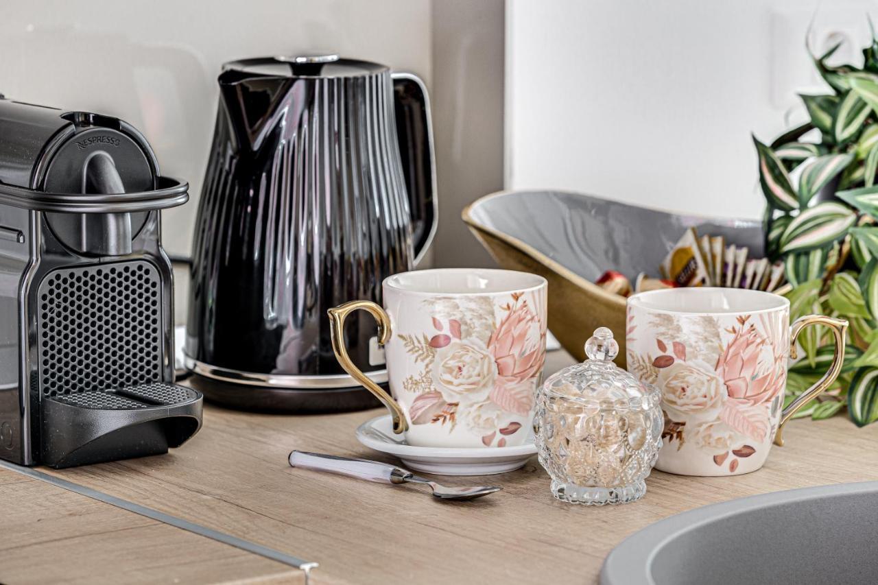 Elegant Apartment Near Afi & Atrium Mall アラド エクステリア 写真
